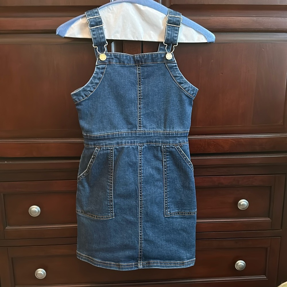 Blue Jean jumper with pockets. Brand- Art Class size 7/8 girls.